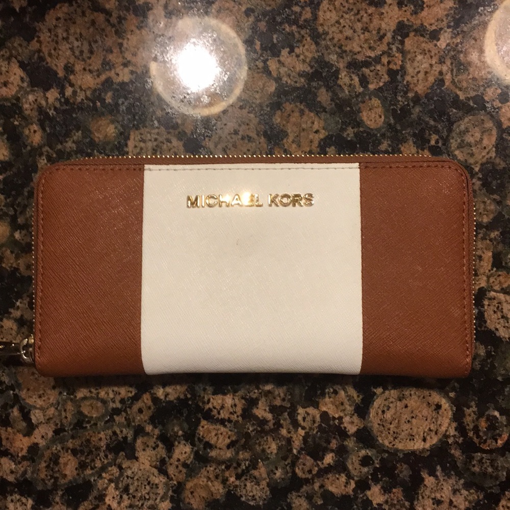 Michael Kors Zip Wallet